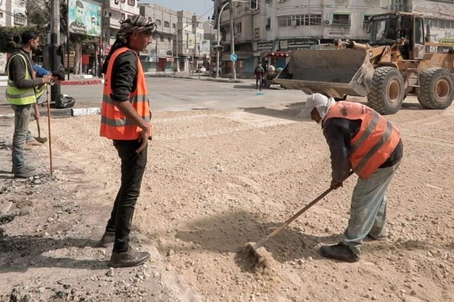 اعتماد مسمى "صناع الجمال" للعاملين في مجالي النظافة والصرف الصحي