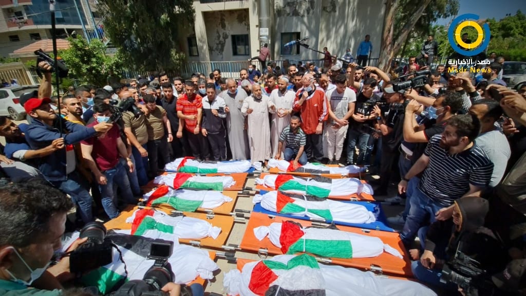 تشييع جثامين شهداء مجزرة مخيم الشاطئ