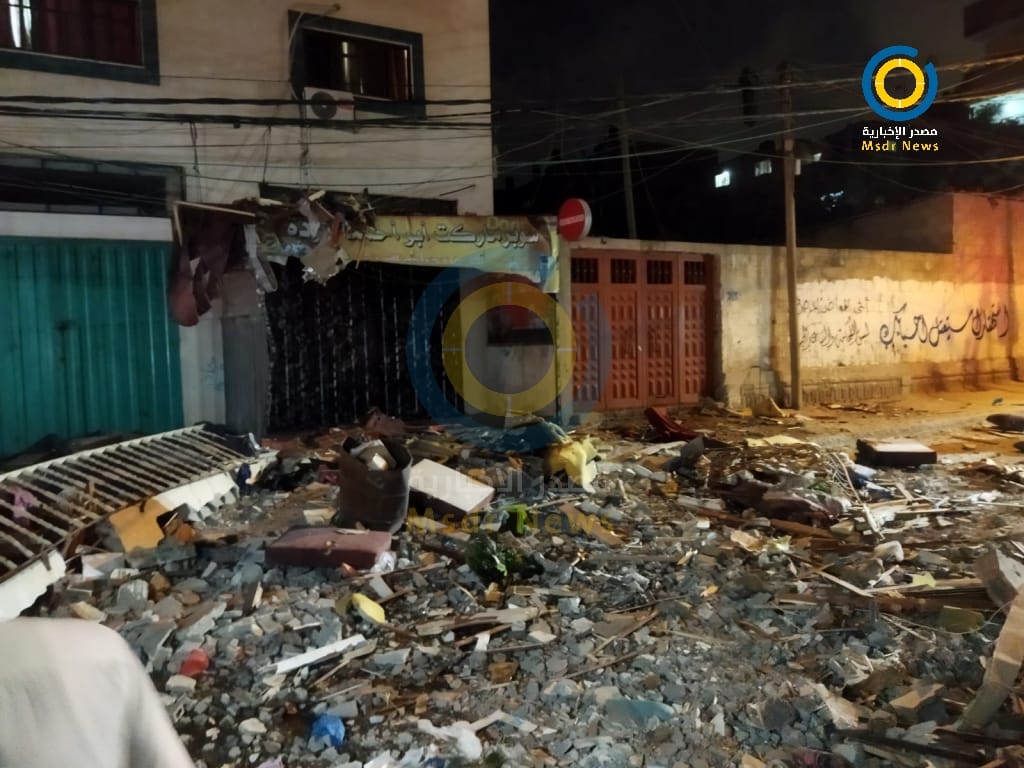 غارات عنيفة على مناطق متفرقة من قطاع غزة وانتشال عائلة من تحت الأنقاض