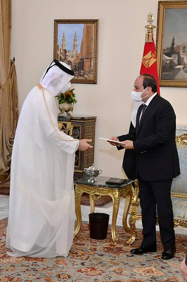 أمير قطر يدعو الرئيس السيسي لزيارة الدوحة لتوثيق العلاقات وتطويرها