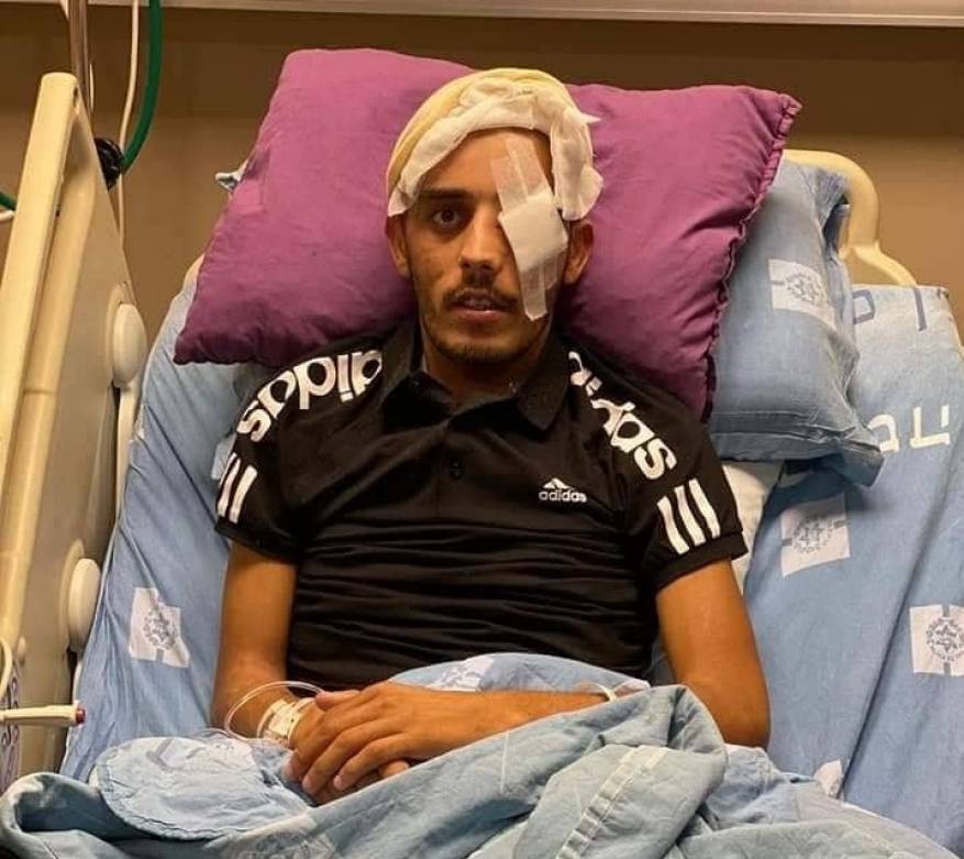 رغم تفاقم حالته الصحية الاحتلال يحبس المصاب أبو اسنينة بمنزله دون علاج
