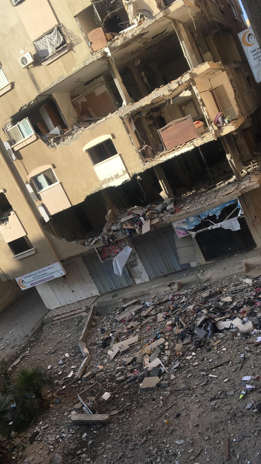 استهداف بناية الروضة غرب غزة من قبل الطيران الحربي الإسرائيلي