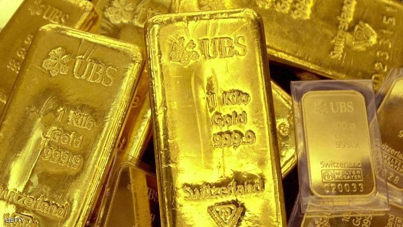 أسعار الذهب تنخفض وتتجه لتحقيق مكاسب أسبوعية