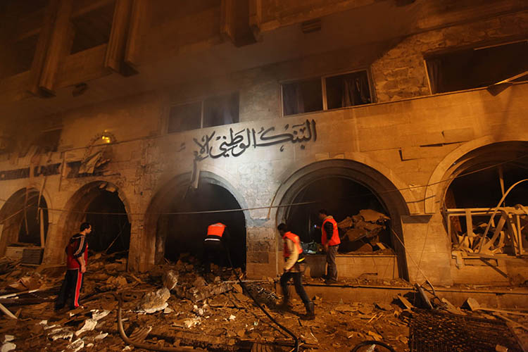 الاحتلال يدمر ثلاث بنوك لحماس في غزة خلال 24 ساعة