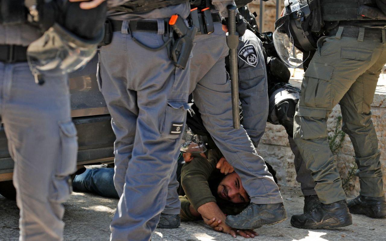 أحداث القدس.. عشرات الإصابات في صفوف المتصديين لمسيرة الأعلام