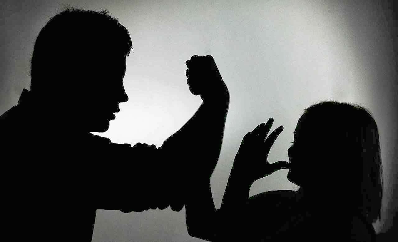 معنّفات غزيات يروين لمصدر الاخبارية مأساتهن في العدوان الأخير