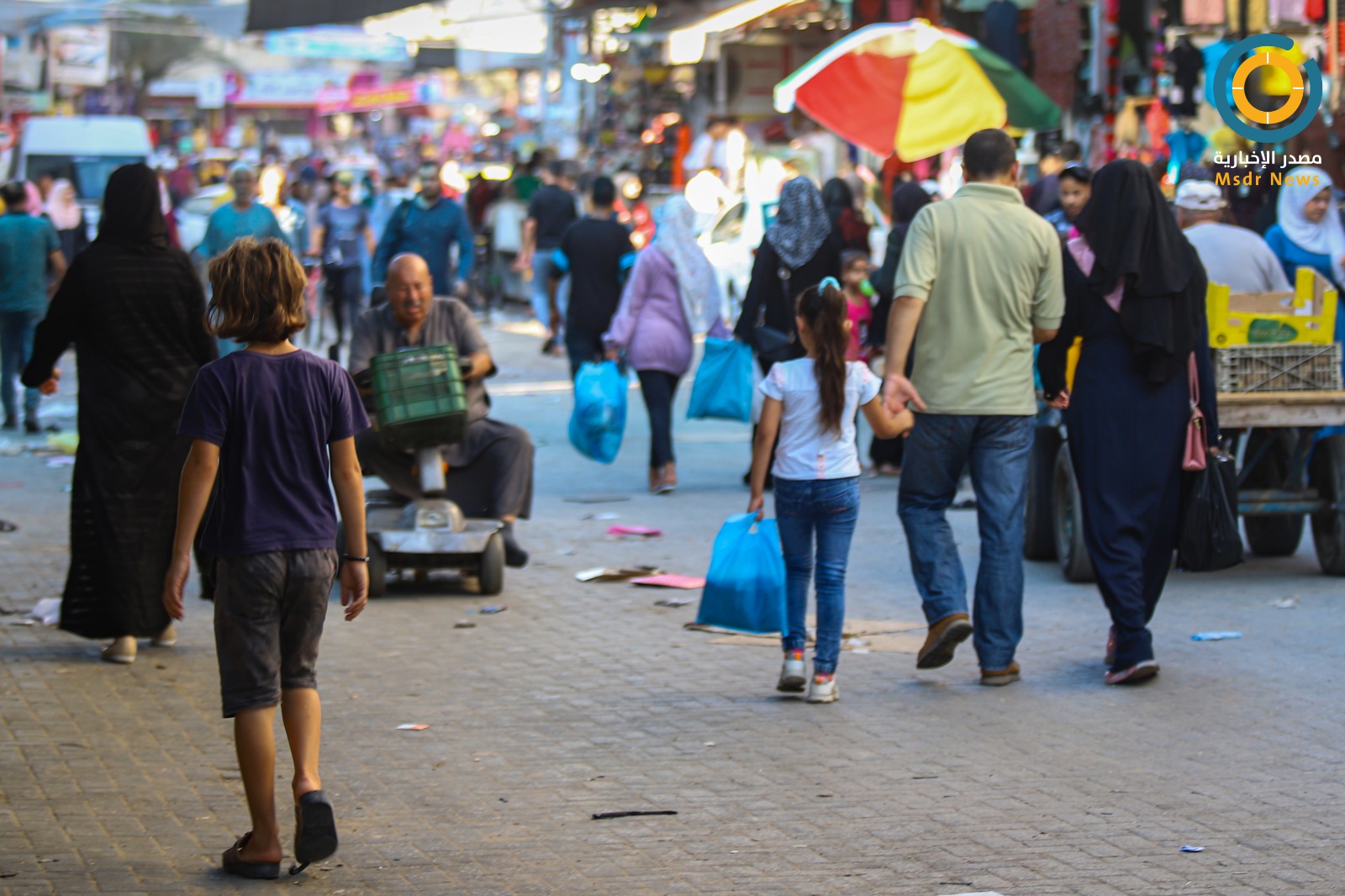 حركة تجارية ضعيفة بغزة قبل العيد ونقص السيولة النقدية يصل 49%