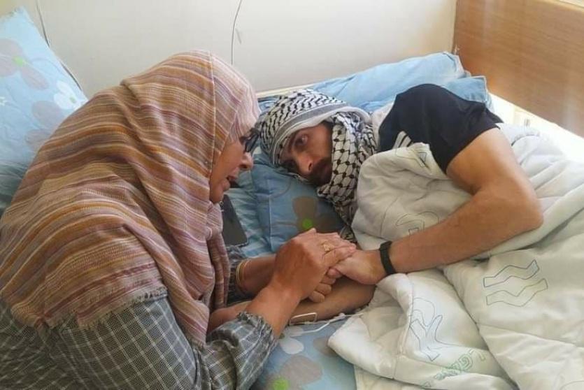 بعد إضراب 65 يوماً.. الأسير الغضنفر أبو عطوان ينتصر في معركة الحرية والكرامة