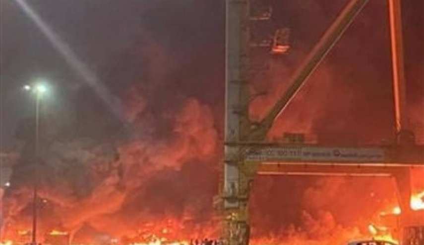 السلطات الإماراتية تعلن السيطرة على حريق ميناء جبل علي