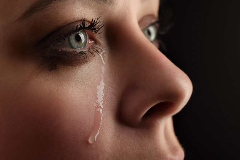 هل تتوقع أن يكون للبكاء فوائد..؟؟ تعرف عليها