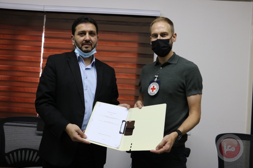 تأهيل الطرق والأرصفة المتضررة من العدوان قريبا بتمويل من الصليب الأحمر
