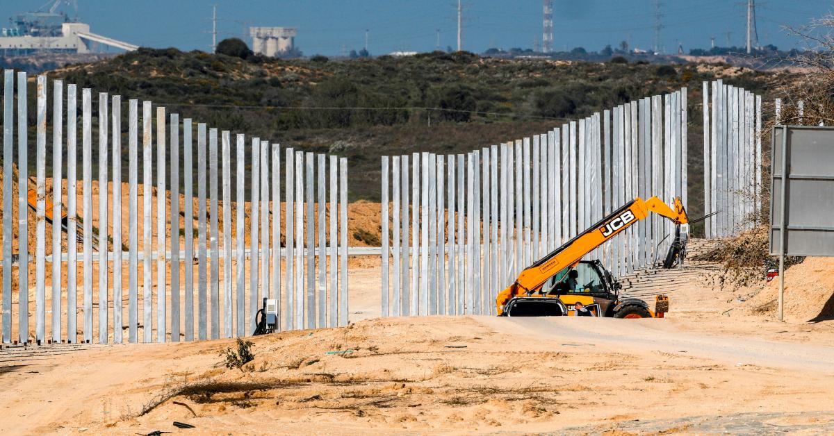جيش الاحتلال يقرر إجراء تعديلات على الحاجز الحدودي مع غزة
