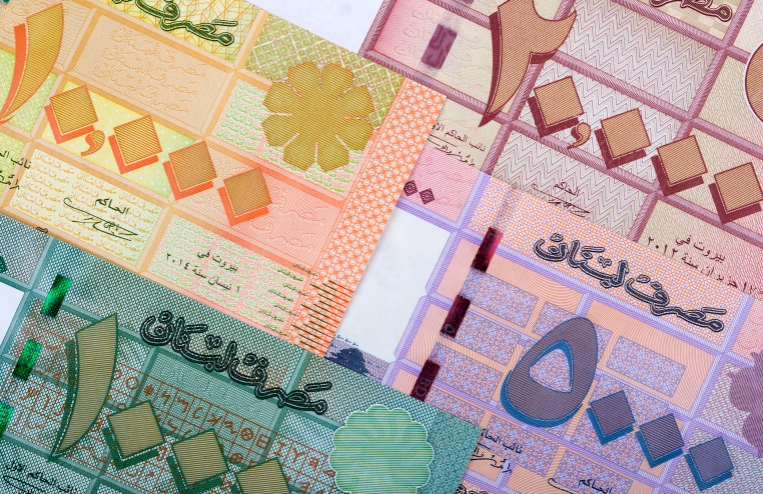 الليرة اللبنانية ترتفع بنسبة 15% مقابل الدولار الأمريكي