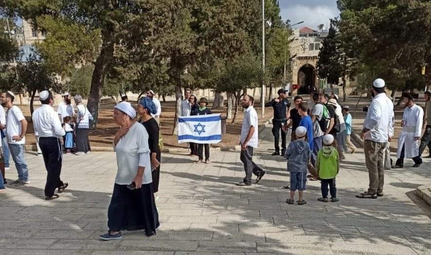 مستوطنون يقتحمون المسجد الأقصى بحماية من قوات الاحتلال