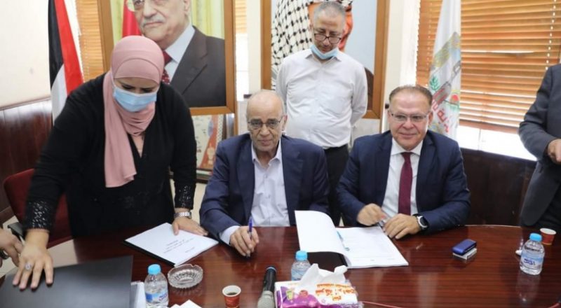 لجنة إدارة بلدية نابلس تتسلم مهام عملها رسميا