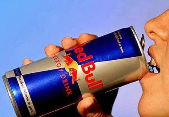 ماذا يحدث بجسمك عند تناولك مشروبات الطاقة بشكل يومي؟