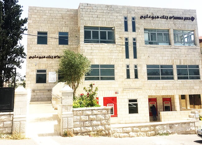 اختراق حسابات بنكية لعدد من المستوطنين وسرقة عشرات الآلاف منها