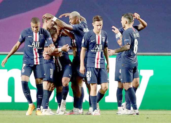 باريس سان جرمان يوقف لاعب وسط بسبب تراكم البطاقات الصفراء