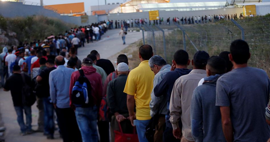 وزارة العمل تُعلن فتح باب التسجيل للعمال في الداخل المحتل ومعروف يوضّح