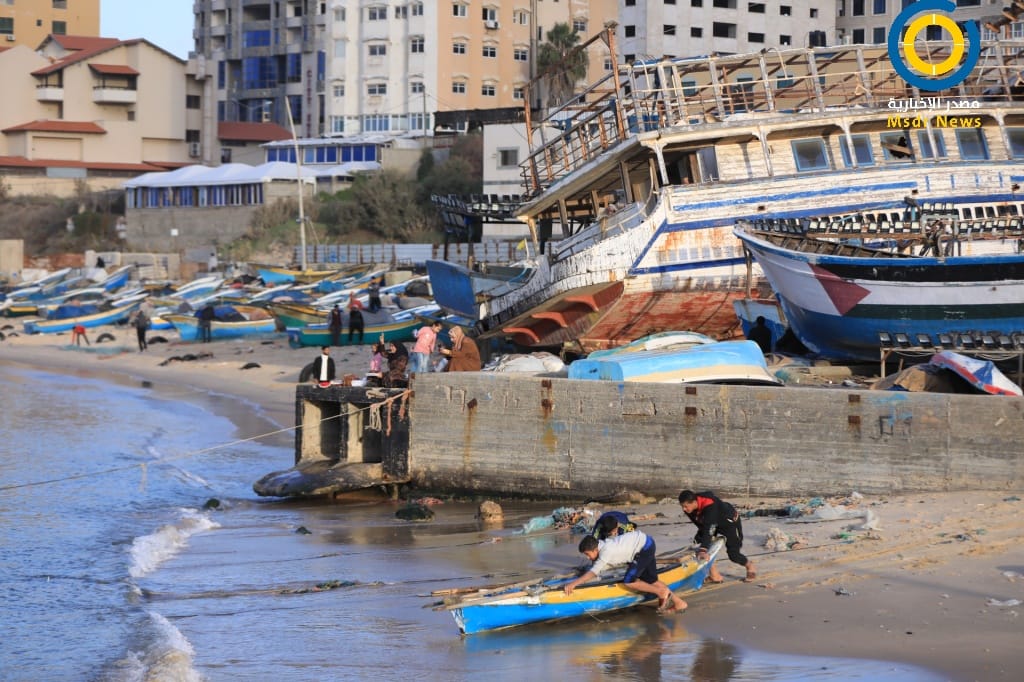 إغلاق البحر أمام الصيادين بسبب المنخفض الجوي (صور)