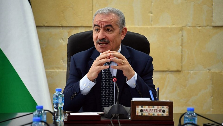 اشتية يشيد بالنقلة النوعية التي شهدتها الضابطة الجمركية