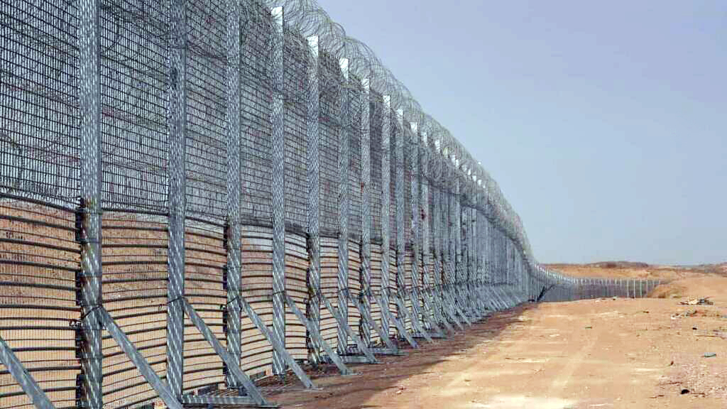 التفاصيل الكاملة لمشروع الجدار العازل على حدود غزة