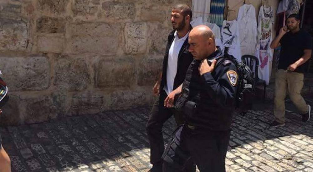 الاحتلال يمدد اعتقال حارس المسجد الأقصى فادي عليان