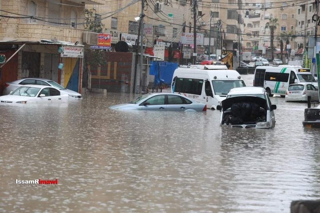ضعف البنى التحتية في حي كُفر عقب.. إهمال متعمد وسياسة تهجير ناعم