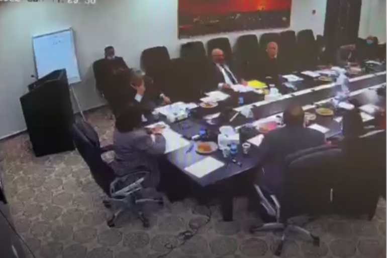 فيديو نقيب الأطباء والوزير مجدلاني يثير ضجة