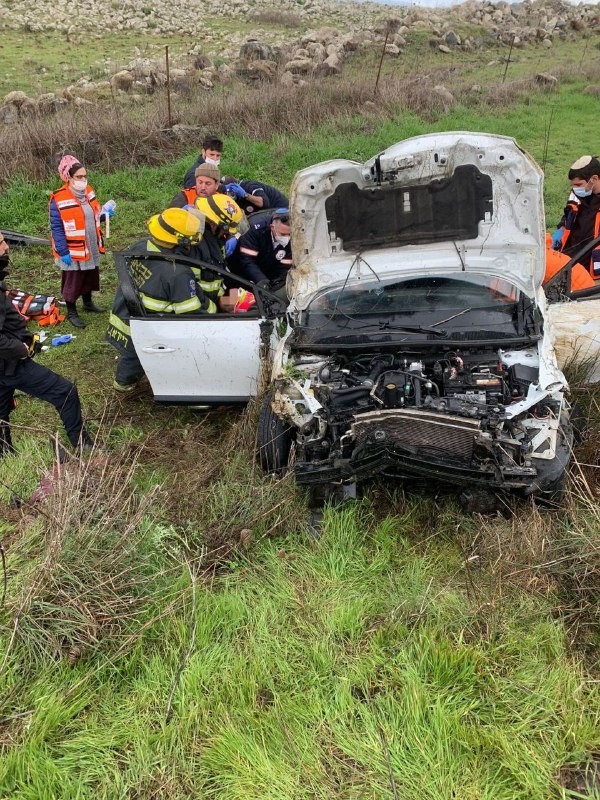 إصابة سائق سيارة عربي بجروح إثر حادث في الجولان