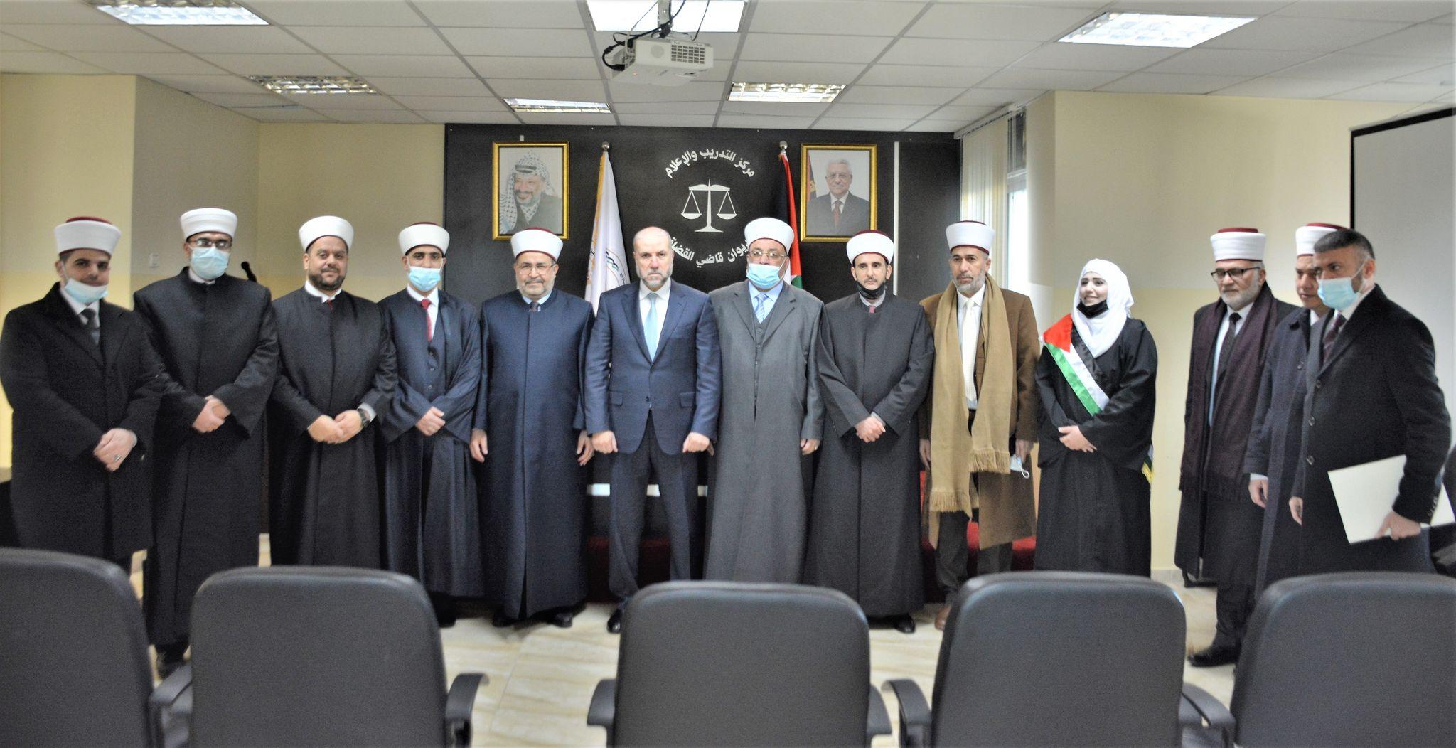 خمسة قضاة شرعيين جدد يؤدون اليمين الدستورية أمام الهباش