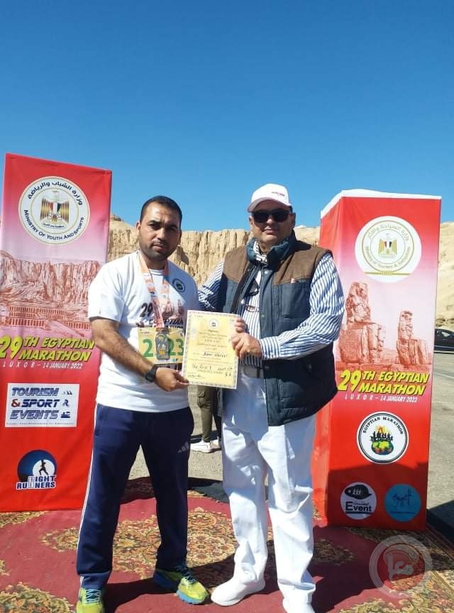 فوز العداء الفلسطيني سامي نتيل بالمركز الأول في سباق ماراثون مصر الدولي