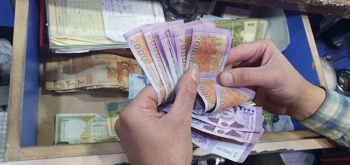 أهالي مخيم جرمانا يشتكون من ارتفاع أسعار المواد الغذائية