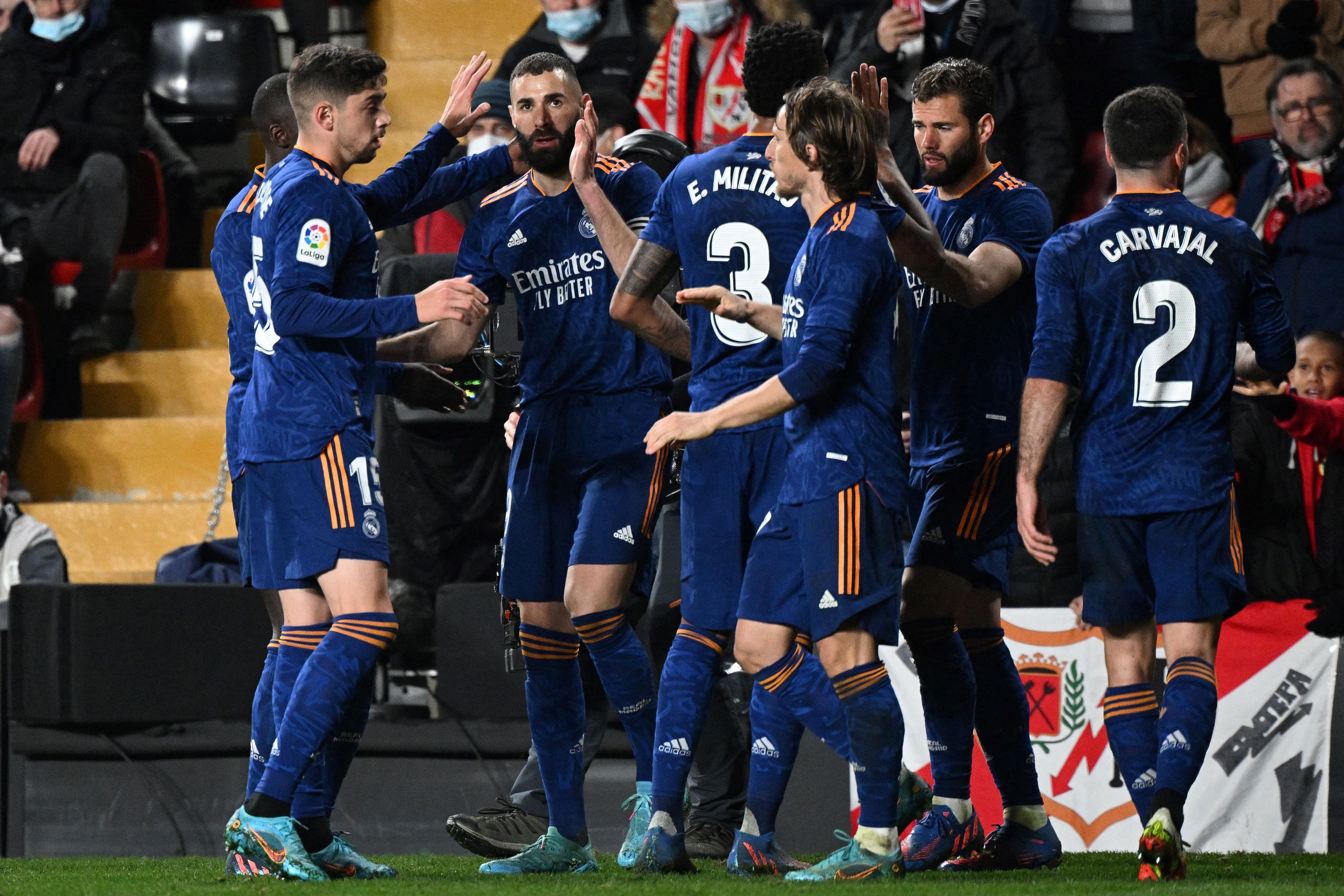 بنزيما يسجل هدفاً قاتلاً ويقود ريال مدريد للفوز على رايو فاليكانو
