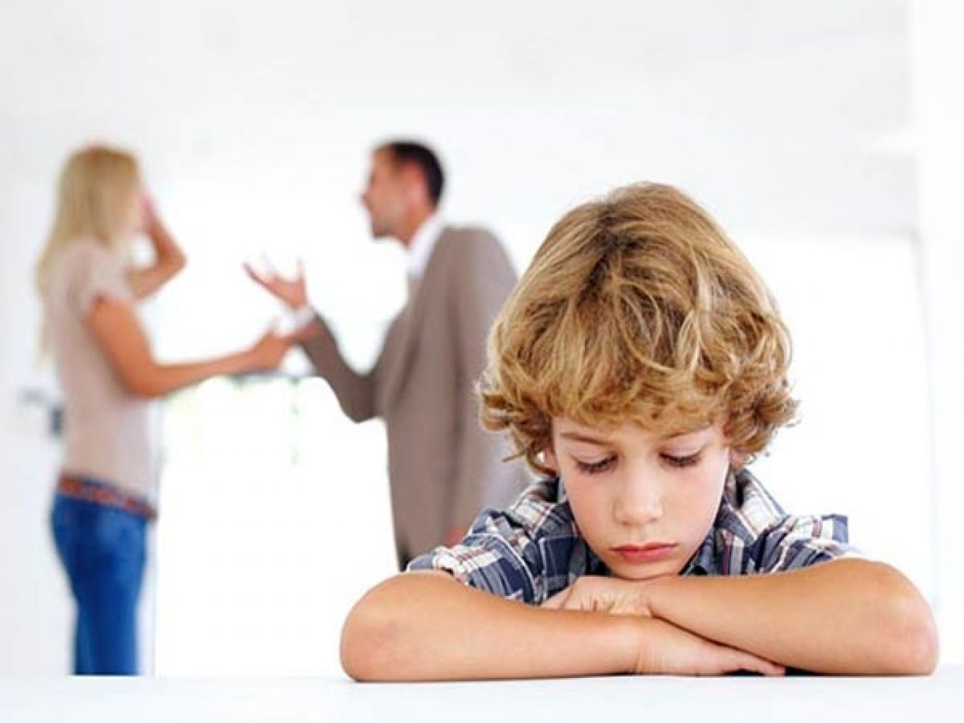 ما أسباب التفكك الأُسري؟ وما هي الآثار الناجمة عنه؟؟