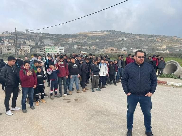 بالتزامن مع يوم الطالب العالمي.. قوات الاحتلال تمنع طلبة "اللبن الشرقية" من الوصول لمدارسهم