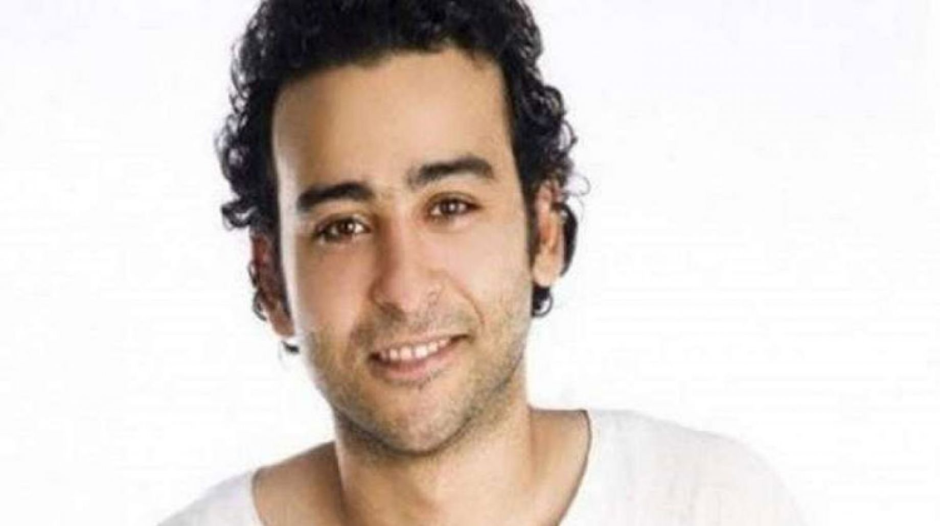في تصريحات نارية .. الفنان أحمد عزمي: أمي ماتت بسببي