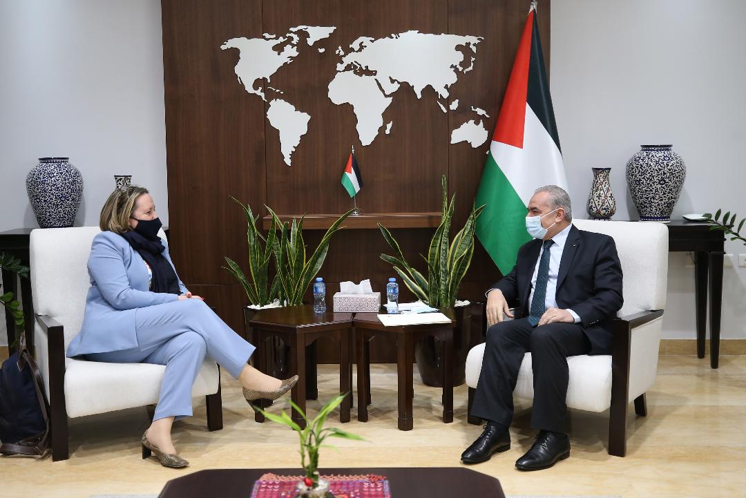 اشتية: العلاقة التجارية بين فلسطين والعالم غير مرتبطة بـ"إسرائيل"