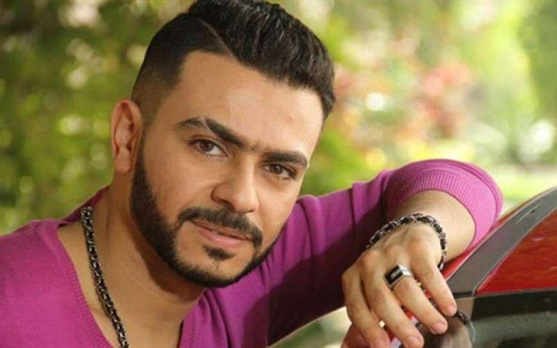 الفنان كريم الحسيني يبيع مشروبات ساخنة على سيارة متنقلة
