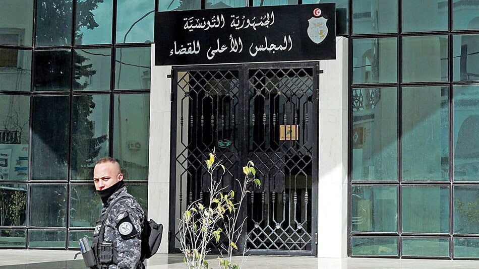 محامون تونسيون يعربون عن استيائهم من تشكيل "مجلس القضاء المؤقت"