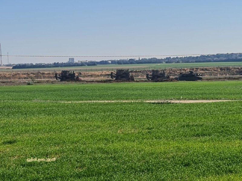 انتهاكات الاحتلال بغزة.. إطلاق نار صوب صيادين ومزارعين القطاع