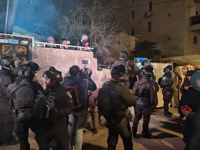 الاحتلال يواصل اعتداءاته على أهالي حي الشيخ جراح لليوم الثامن على التوالي