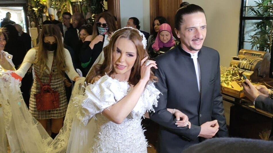 بحضور نجوم الفن.. دنيا عبد العزيز تحتفل بعقد قرانها