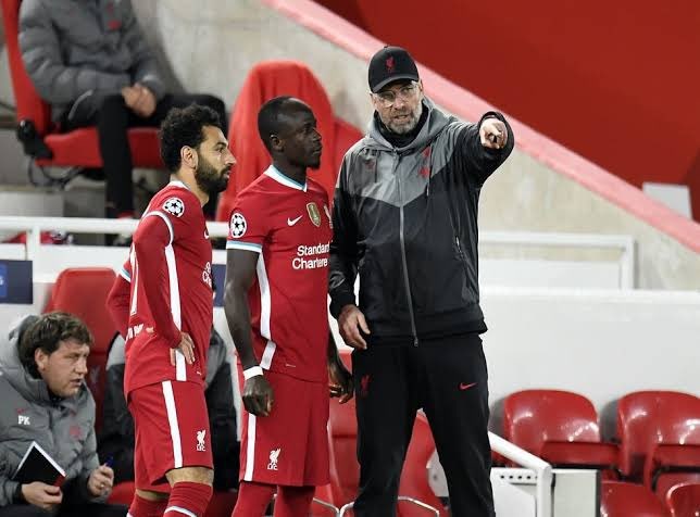 ساديو ماني يكشف تفاصيل ما دار بينه وبين صلاح بعد نهائي البطولة الإفريقية