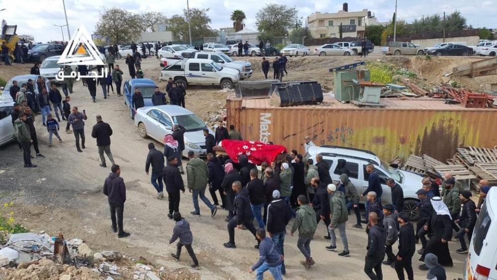 فلسطينيون يشيعون جثمان الشهيد سند الهربد في رهط