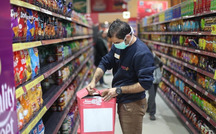 الاقتصاد بغزة تحذر التجار من التلاعب بالأسعار أو احتكار البضائع