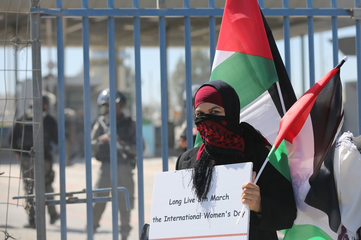 في يومها العالمي.. فصائل تُشيد بنضال المرأة الفلسطينية
