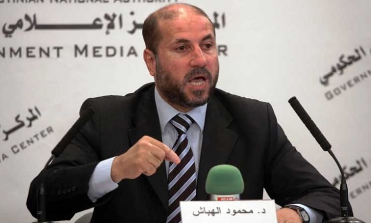 الهباش يسلم رسالة من الرئيس عباس إلى بابا الفاتيكان