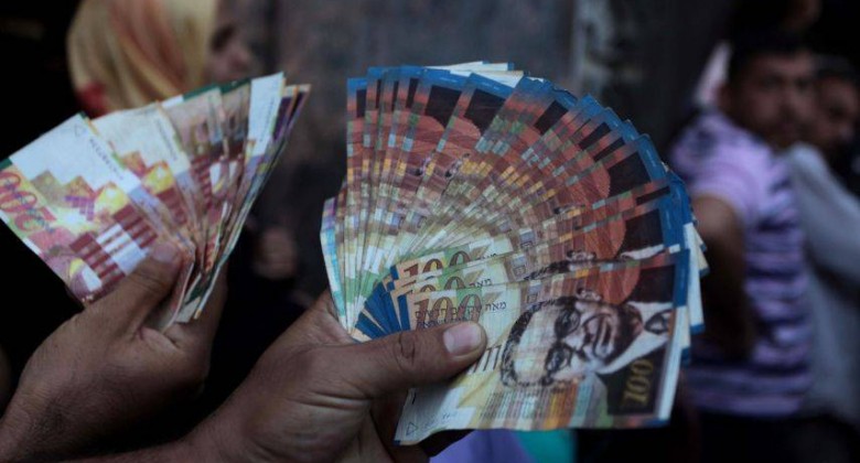 الحكومة: صرف دفعة من رواتب الموظفين قبل عيد الأضحى