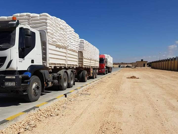 أكثر من 10 آلاف شاحنة واردة عبر معابر قطاع غزة في سبتمبر الماضي